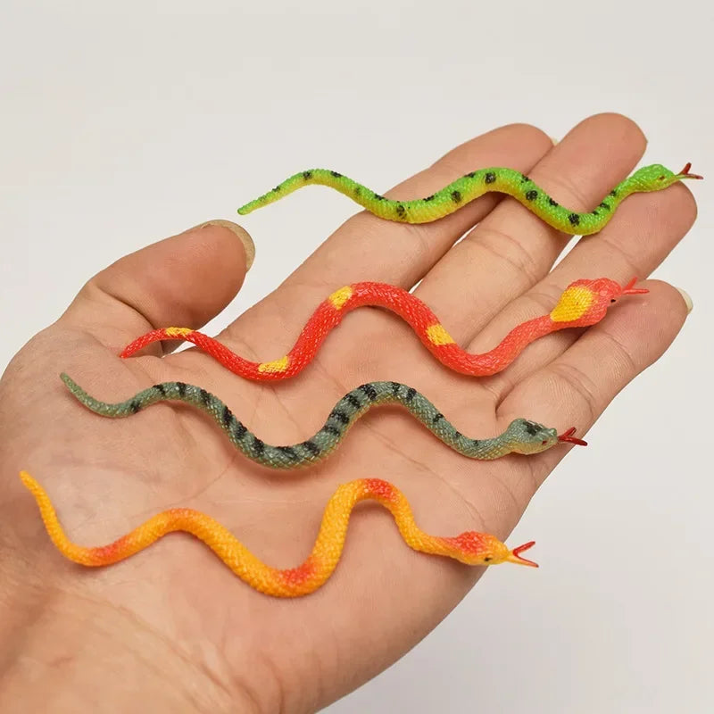 12Pcs High Simulation Toy Plastic Snake Model Funny Scary Snake Kids Gag Prank Funny Favor Toys Halloween Prank Prop for Decors